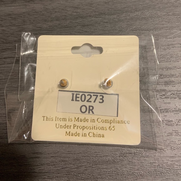 Textured orange earrings - Picture 3 of 3